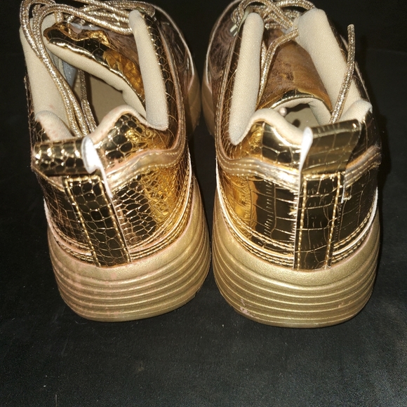 Fashion nova, size 8, gold chrome color - Picture 3 of 4